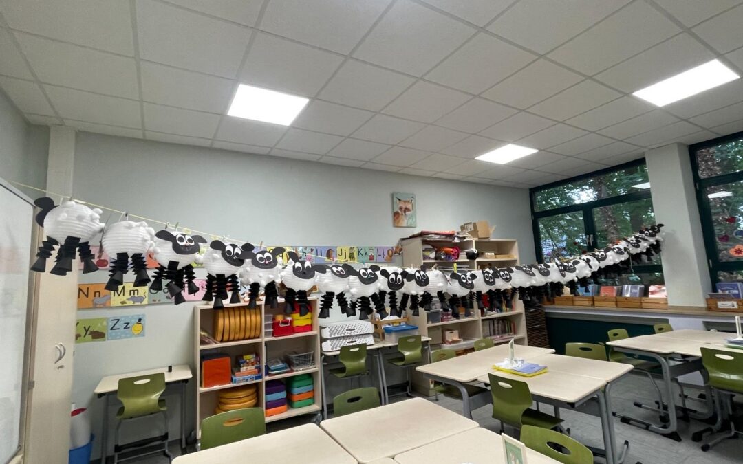 Die Fuchsklasse bastelt Laternen